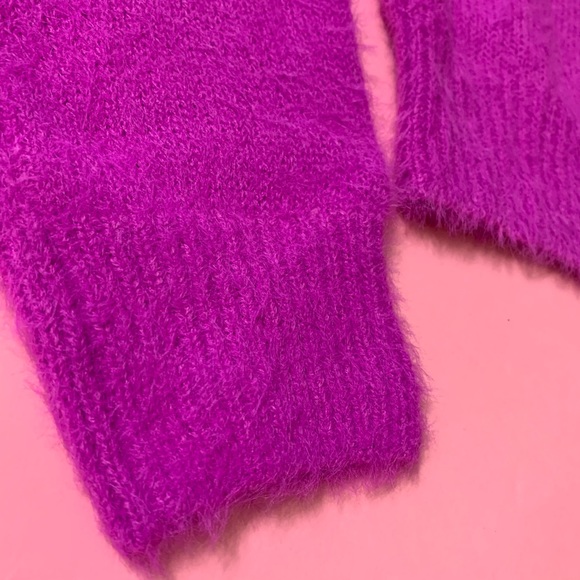 ‼️NEW‼️SHIPS TODAY📦 Fushia Plush Crop Sweater - Picture 3 of 7